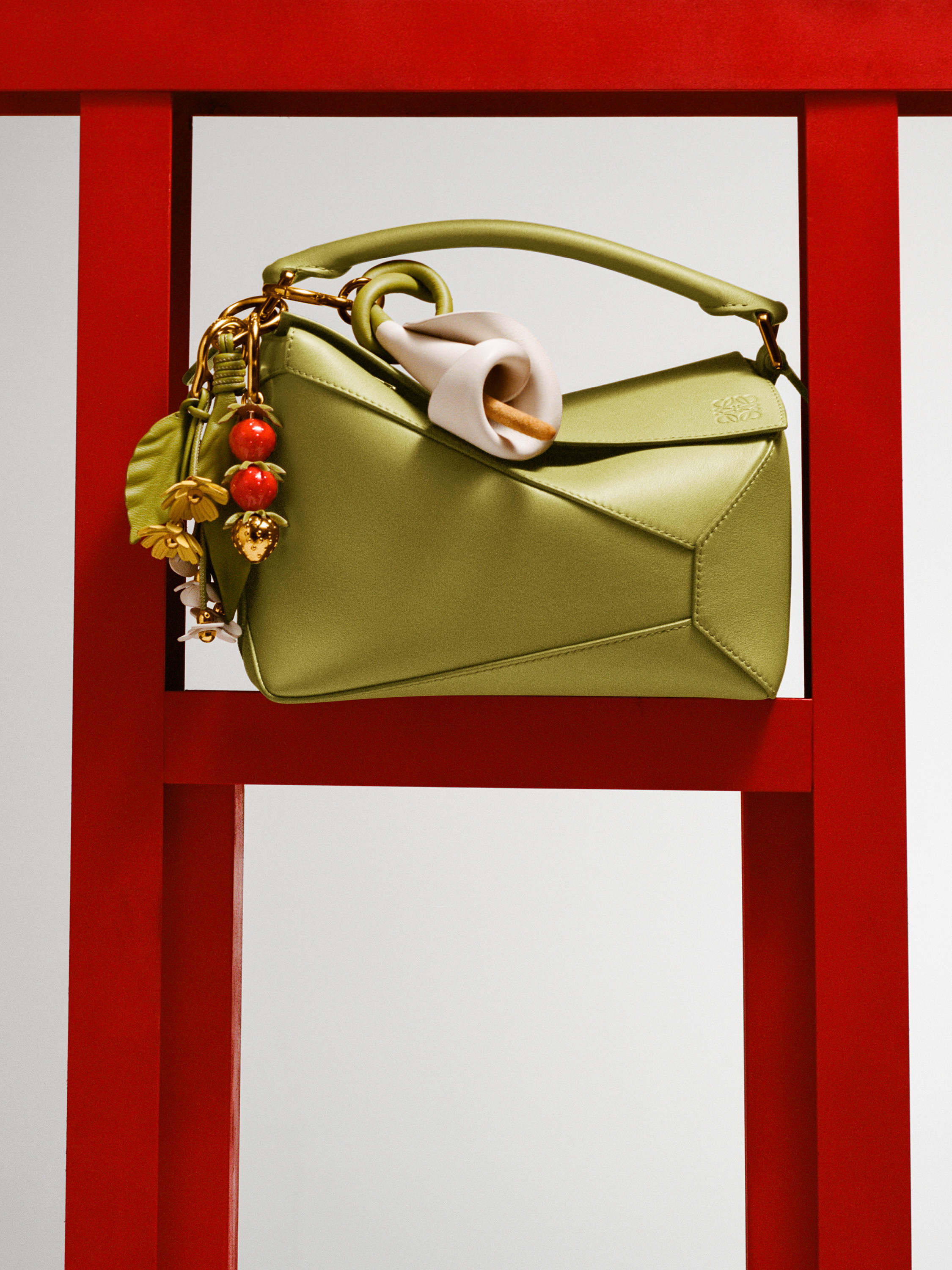 守*弥様 ロエベ　チャーム LOEWE